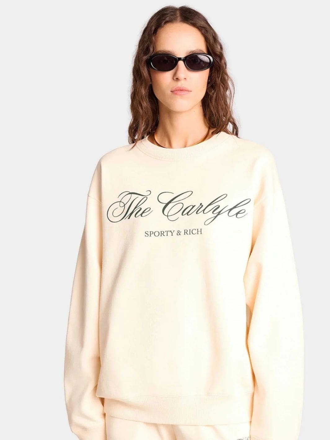 Sporty & Rich Sweaters Genser | Carlyle Script Crewneck Cream