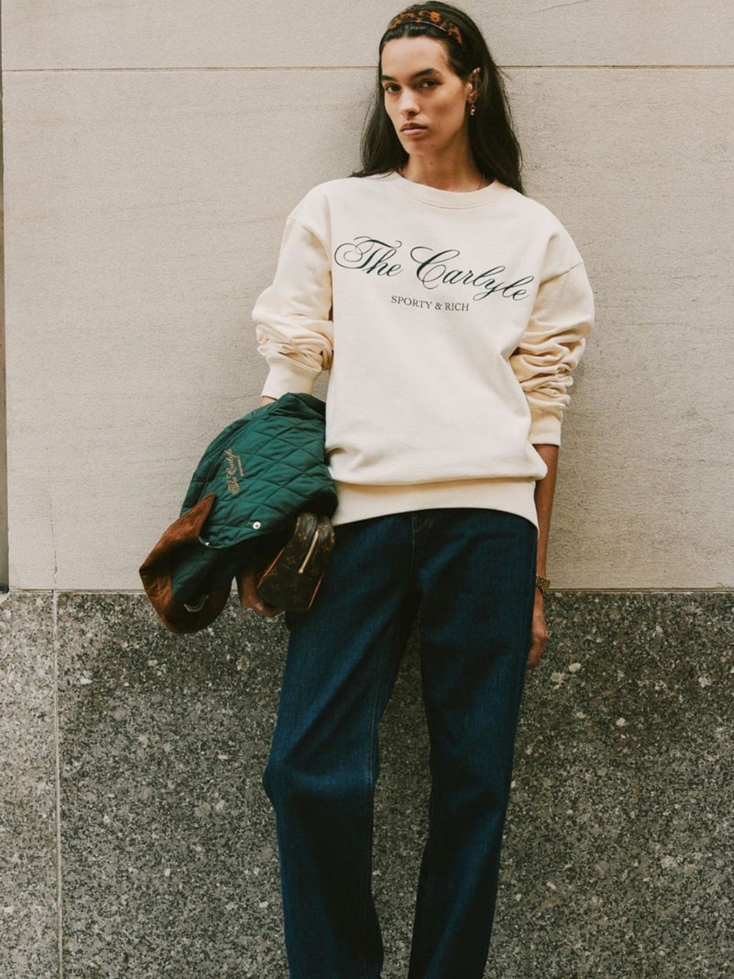 Sporty & Rich Sweaters Genser | Carlyle Script Crewneck Cream